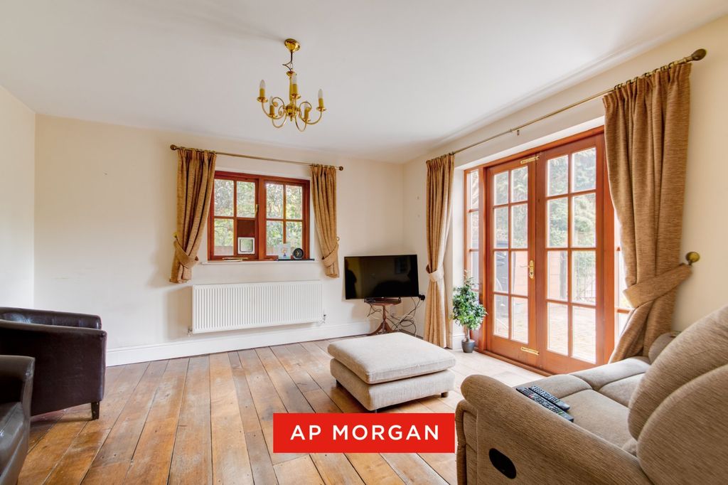 Property photo 2 of 24 Picture No. 12