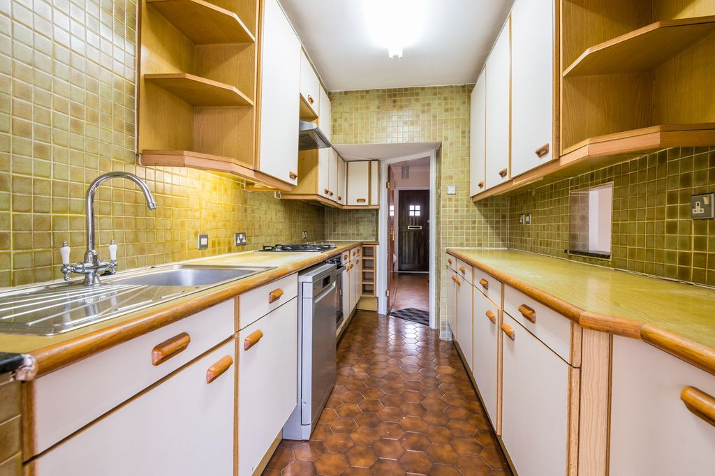 Property photo 3 of 25