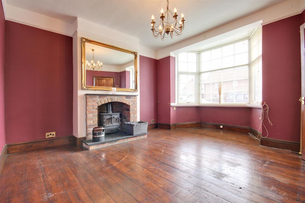 Property photo 2 of 13 Desmond House (1).Jpg