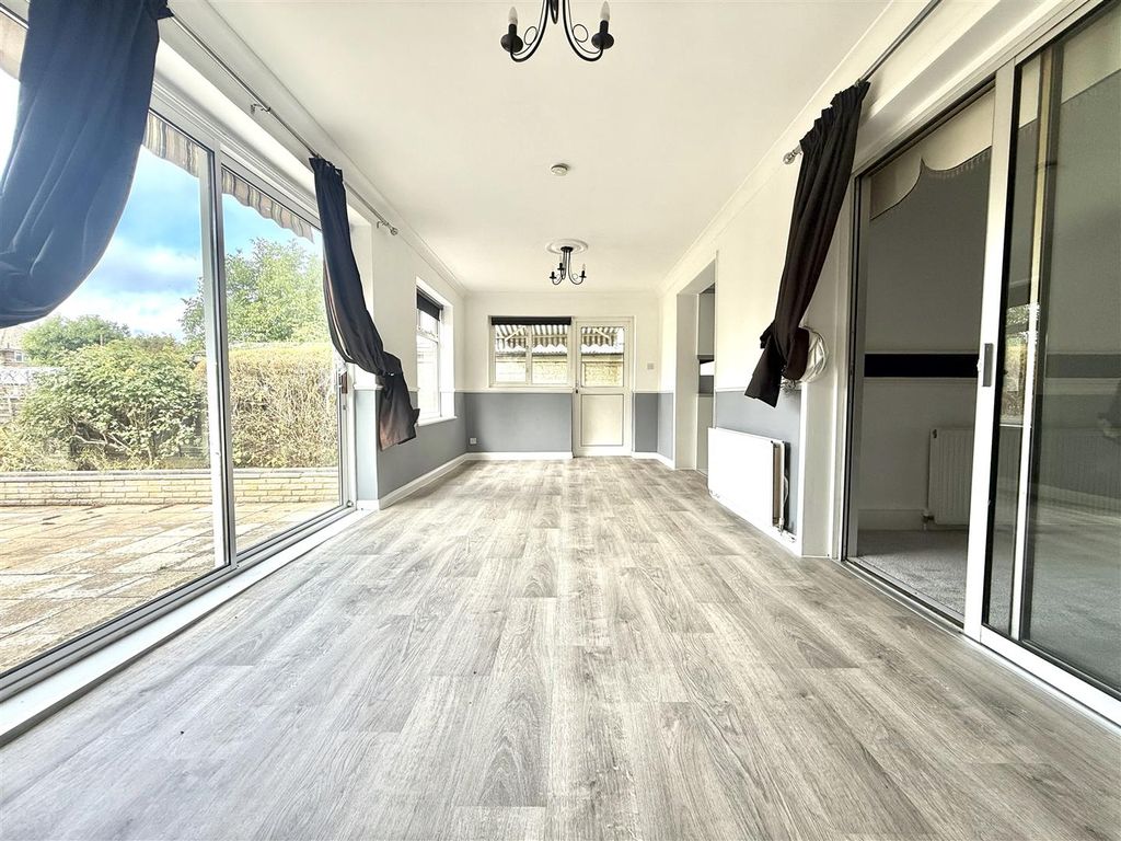 Property photo 2 of 11 Dining Area