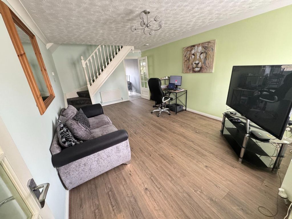 Property photo 3 of 15 Lounge