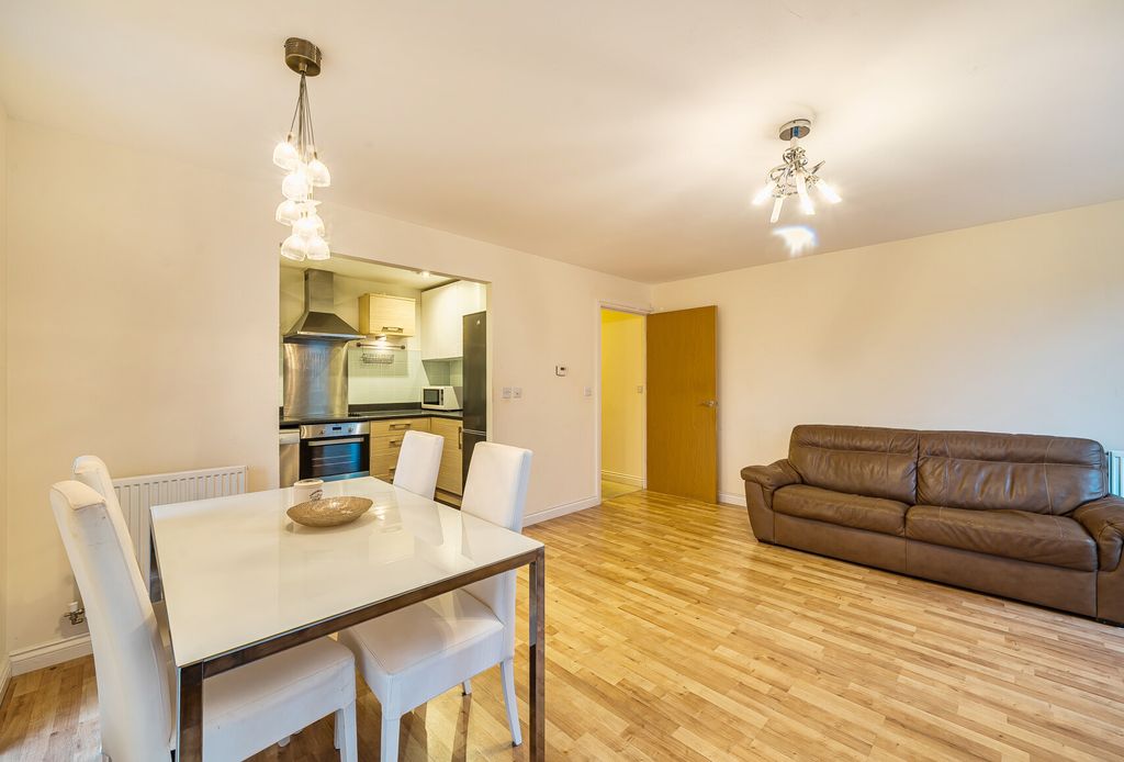 Property photo 3 of 12 1350376-4-690246B...