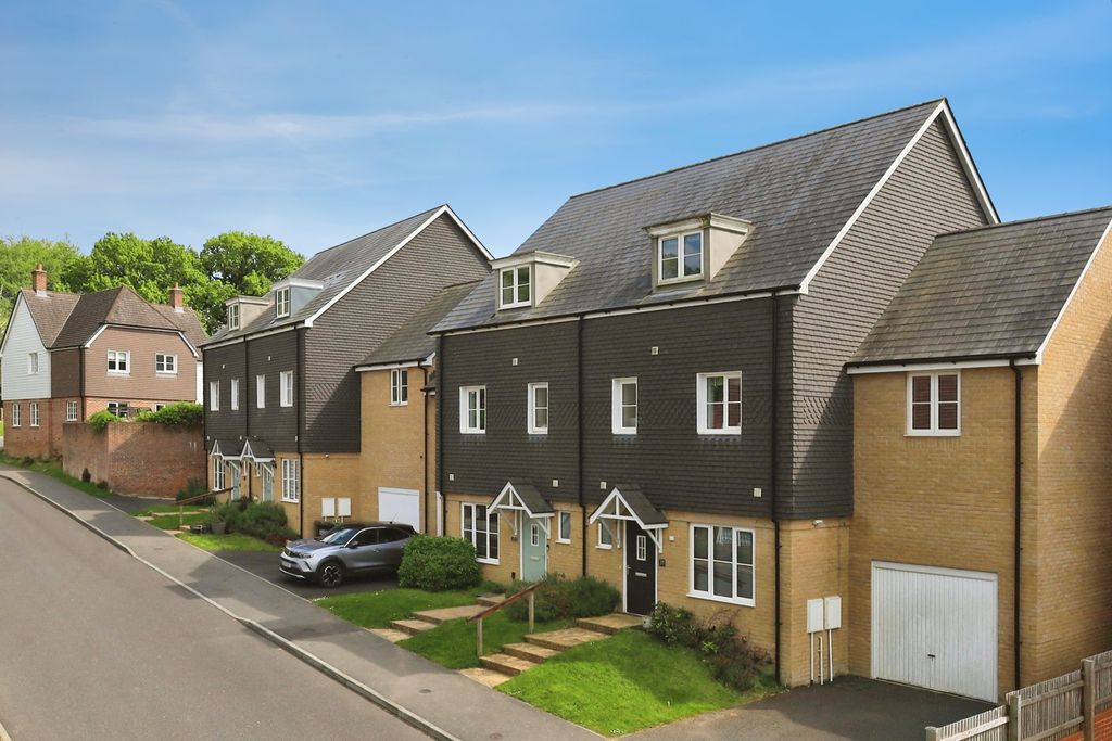Additional image 16 of 5 bed town house for saleMillennium Way, Heathfield, East Sussex TN21