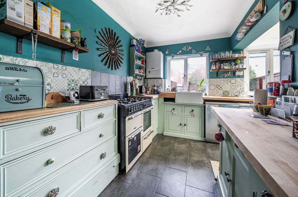 Property photo 3 of 16 Kitchen