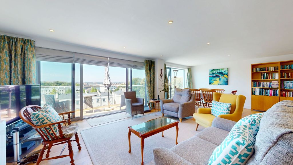 Property photo 2 of 21