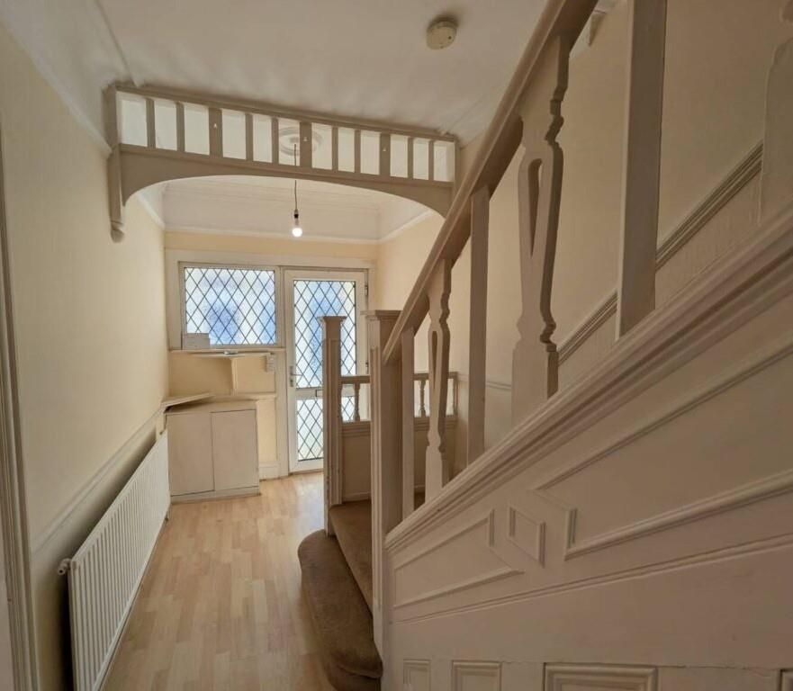 Property photo 3 of 10 Entrance Hallway