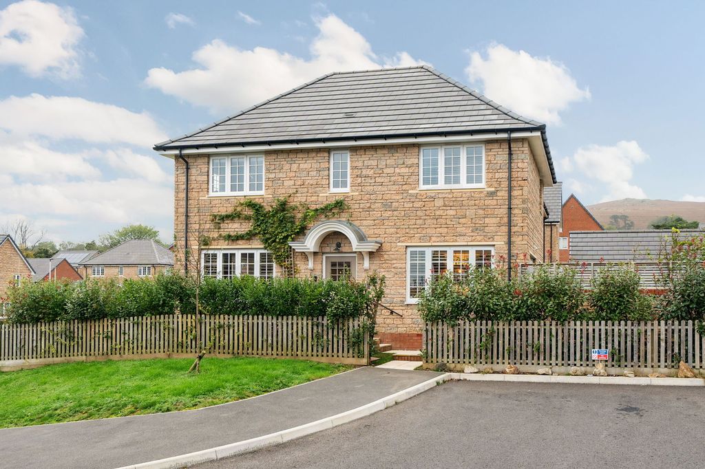 Property photo 1 of 22