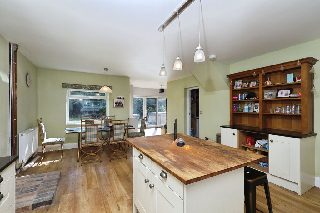Property photo 2 of 16 Kitchen