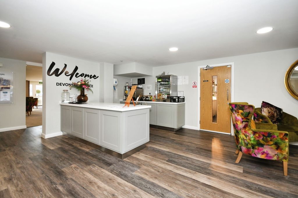 Property photo 3 of 17 Entrance Lobby