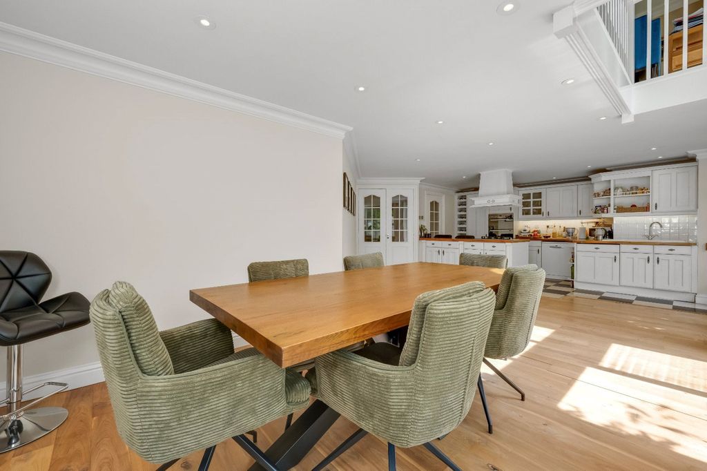 Property photo 3 of 16 Kitchen/Dine/Family