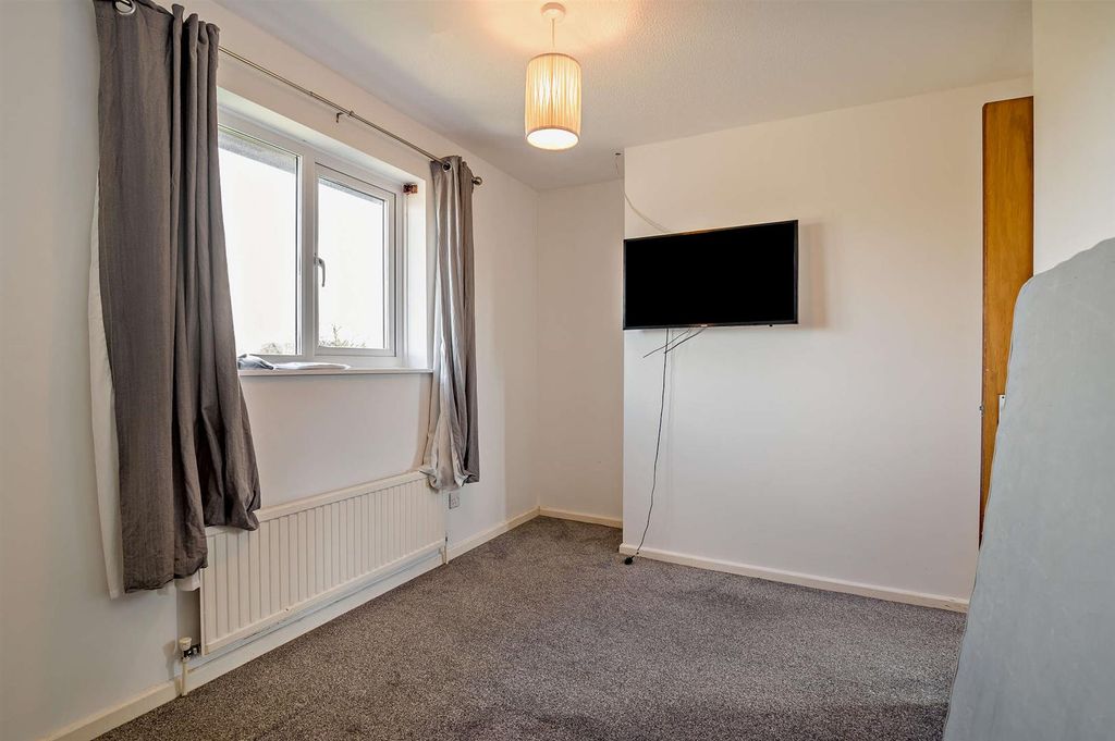 Property photo 3 of 11 8682459-Interior08-800.Jpg