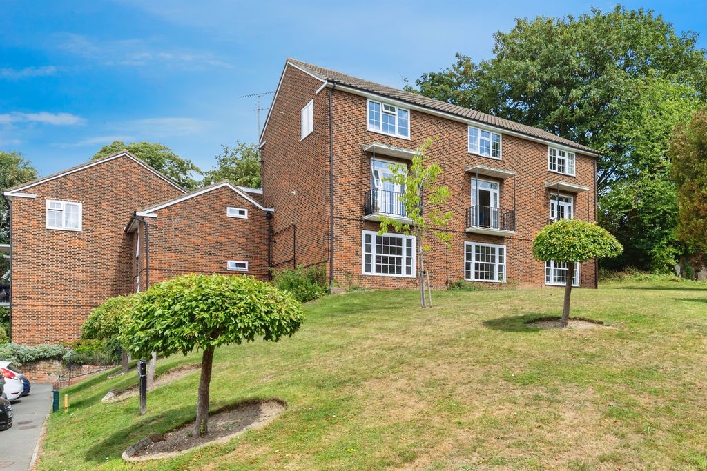 Property photo 1 of 17