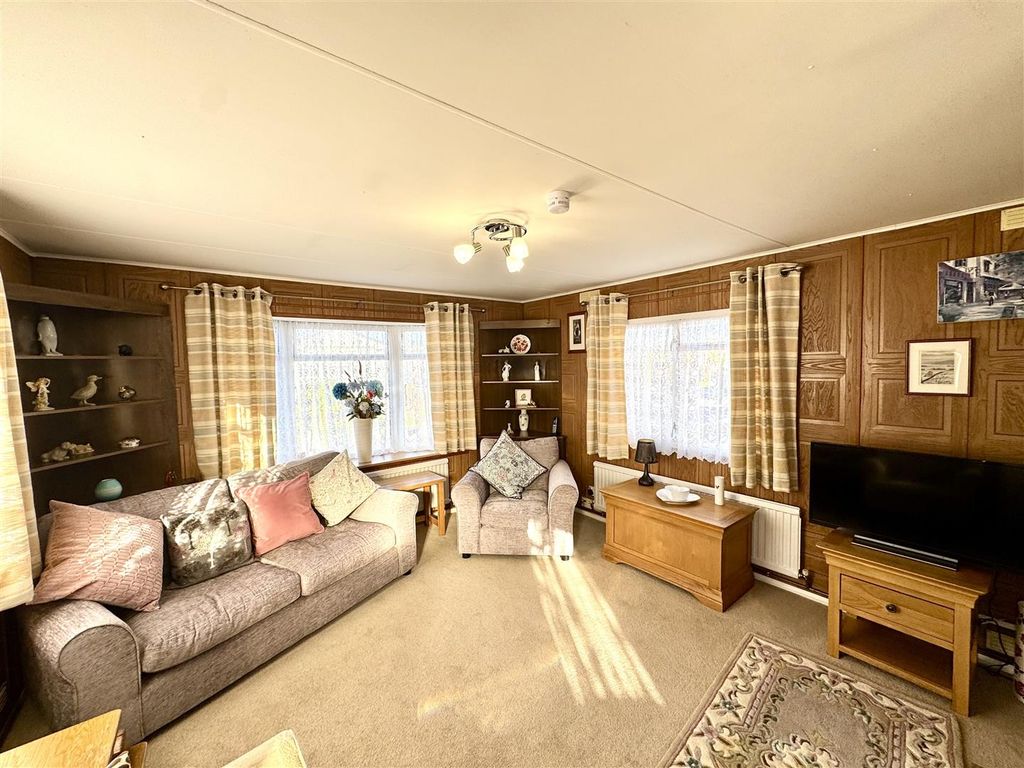 Property photo 3 of 12 Sitting Room