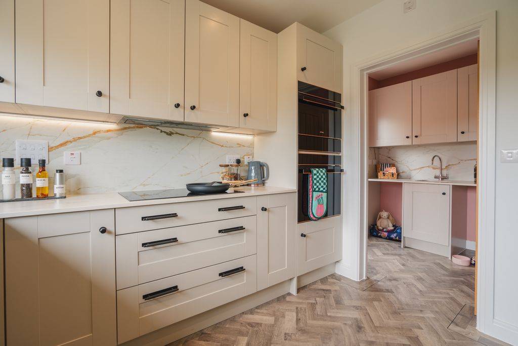 Property photo 3 of 14 Kitchen