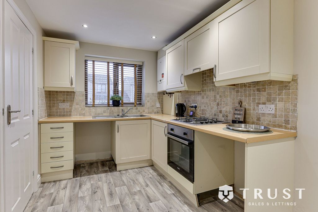 Property photo 3 of 25