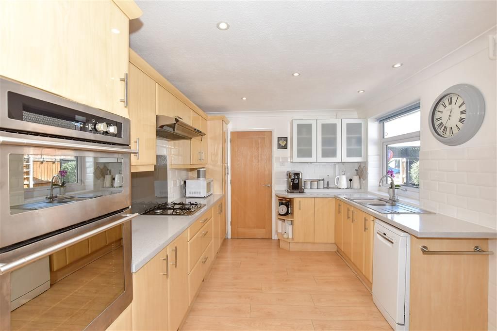 Property photo 3 of 14 Kitchen