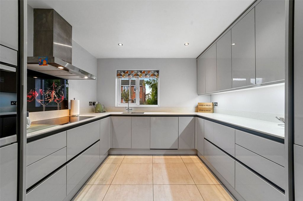 Property photo 2 of 27 Picture No. 44