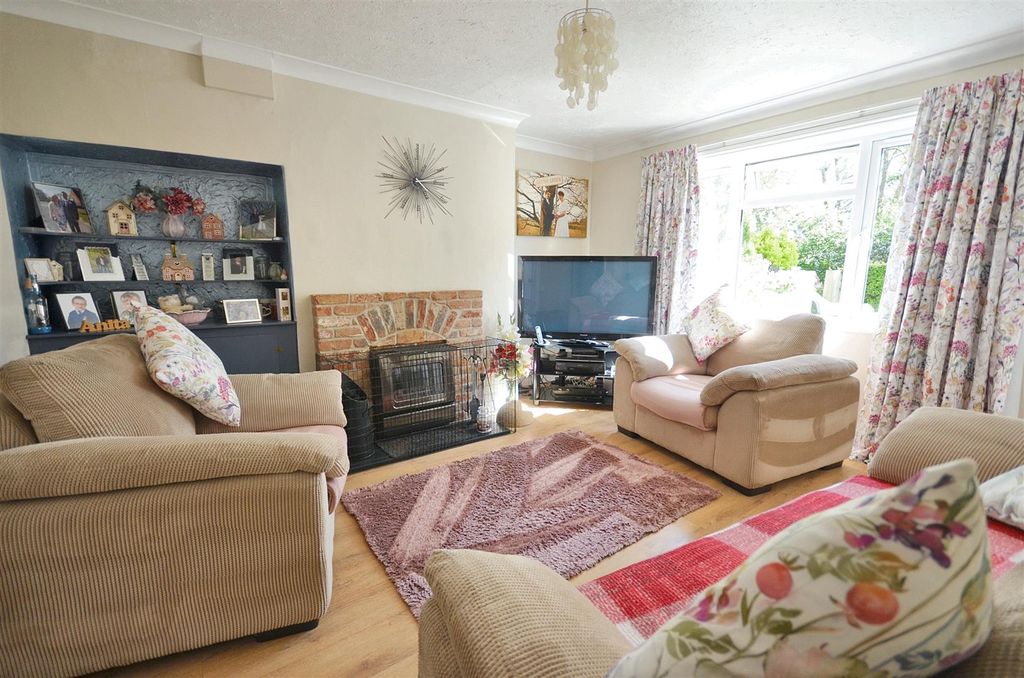 Property photo 3 of 12 Sitting Room