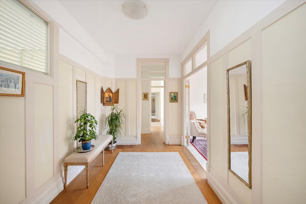 Property photo 2 of 19 Image