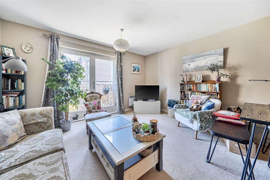 Property photo 2 of 11 Living Room