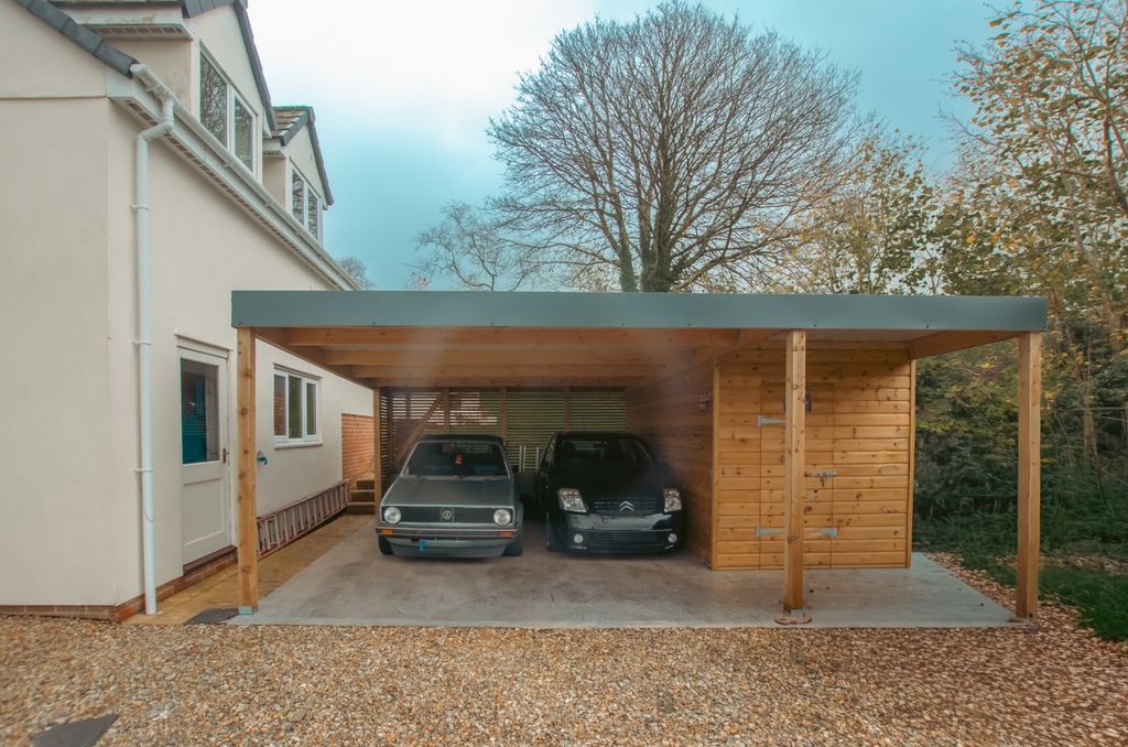 Property photo 3 of 19 20 Barons Meadows Tps Bodmin 01208 74182-5