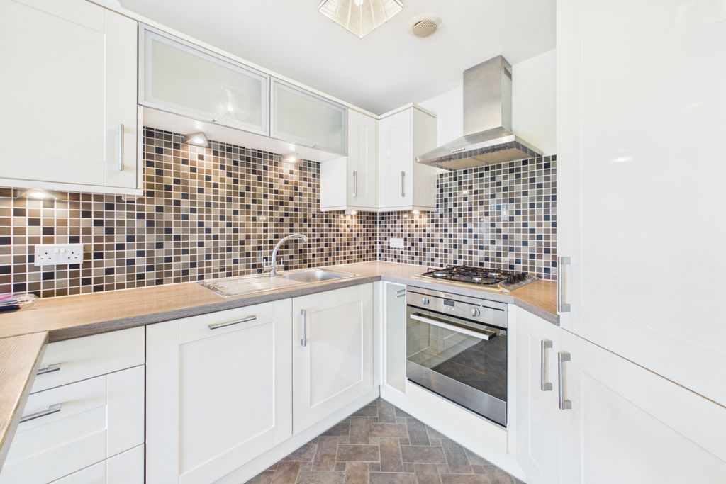 Property photo 3 of 15 Kitchen