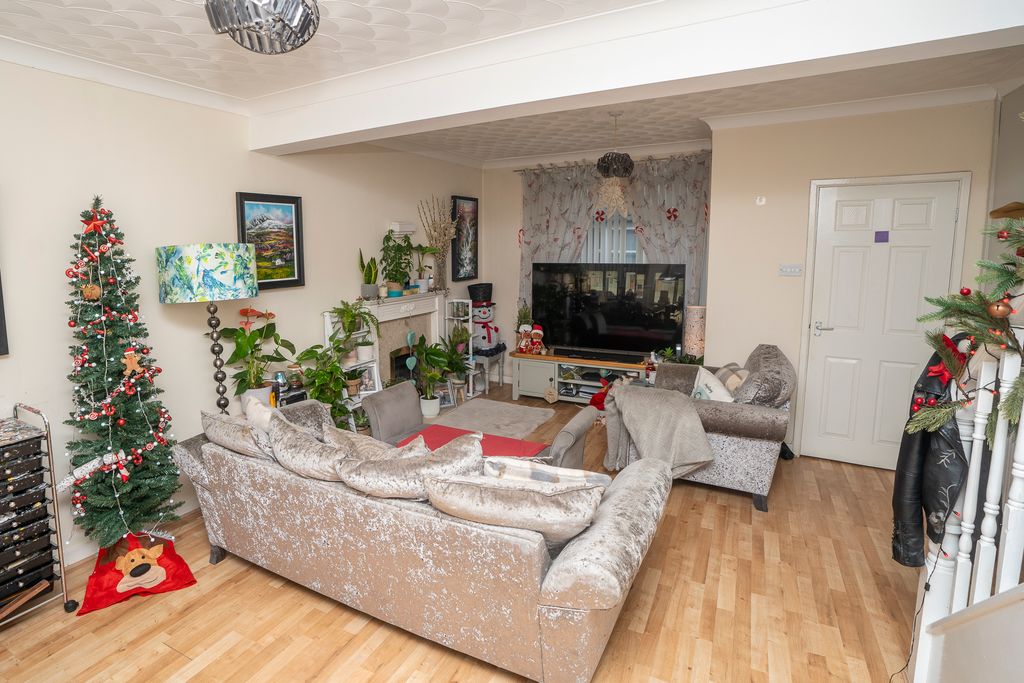 Property photo 3 of 15