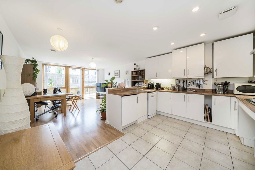 Property photo 2 of 5