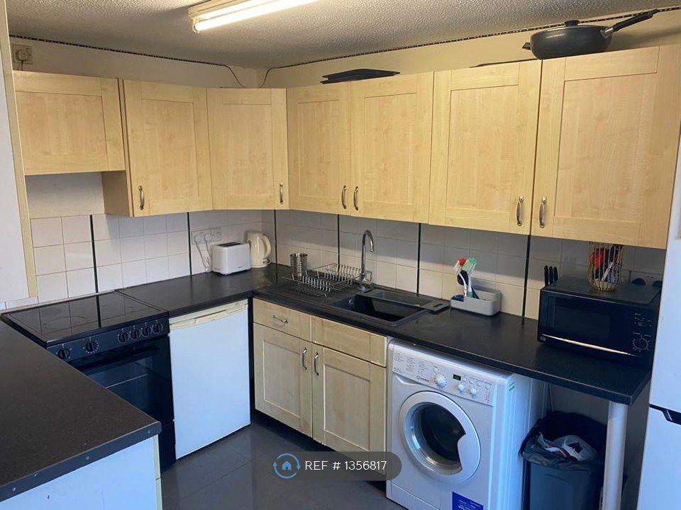 Property photo 2 of 11 Kitchen