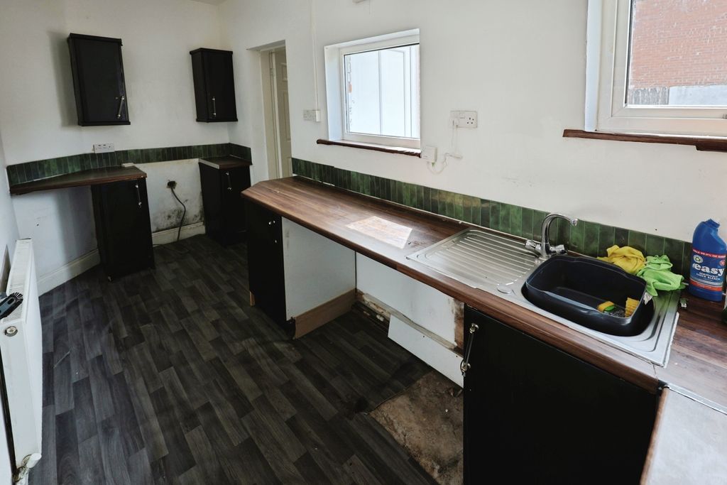 Property photo 3 of 8 Pbox-Img.Jpg