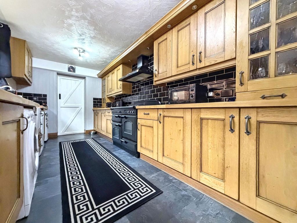 Property photo 3 of 28