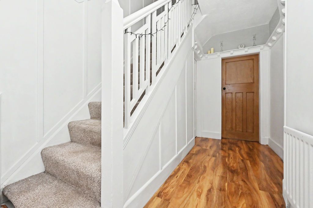Property photo 2 of 36 Entrance Hall