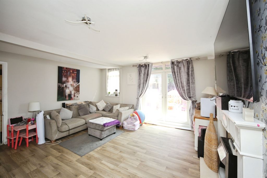 Property photo 2 of 17