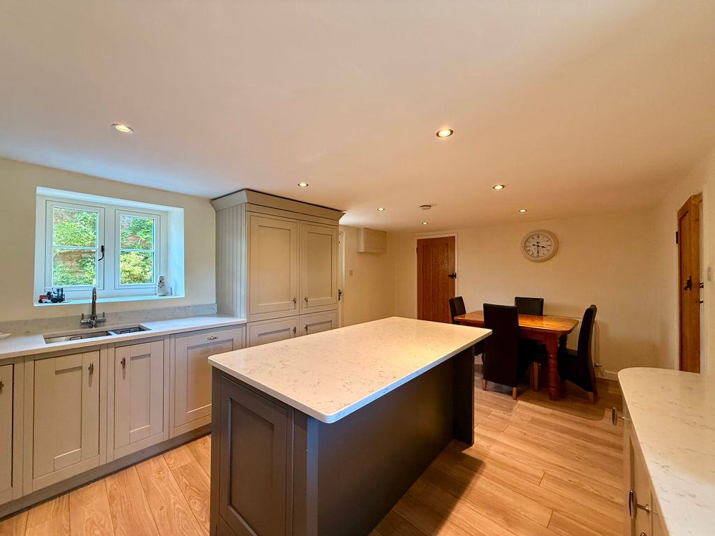 Property photo 3 of 18 Kitchen
