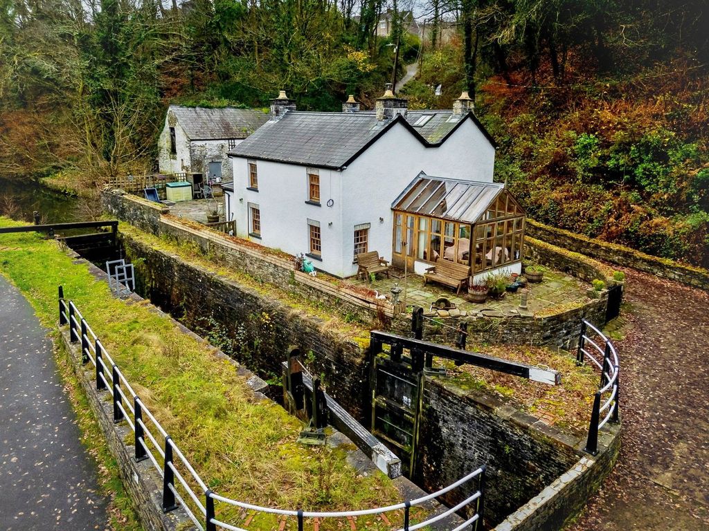 Property photo 1 of 24