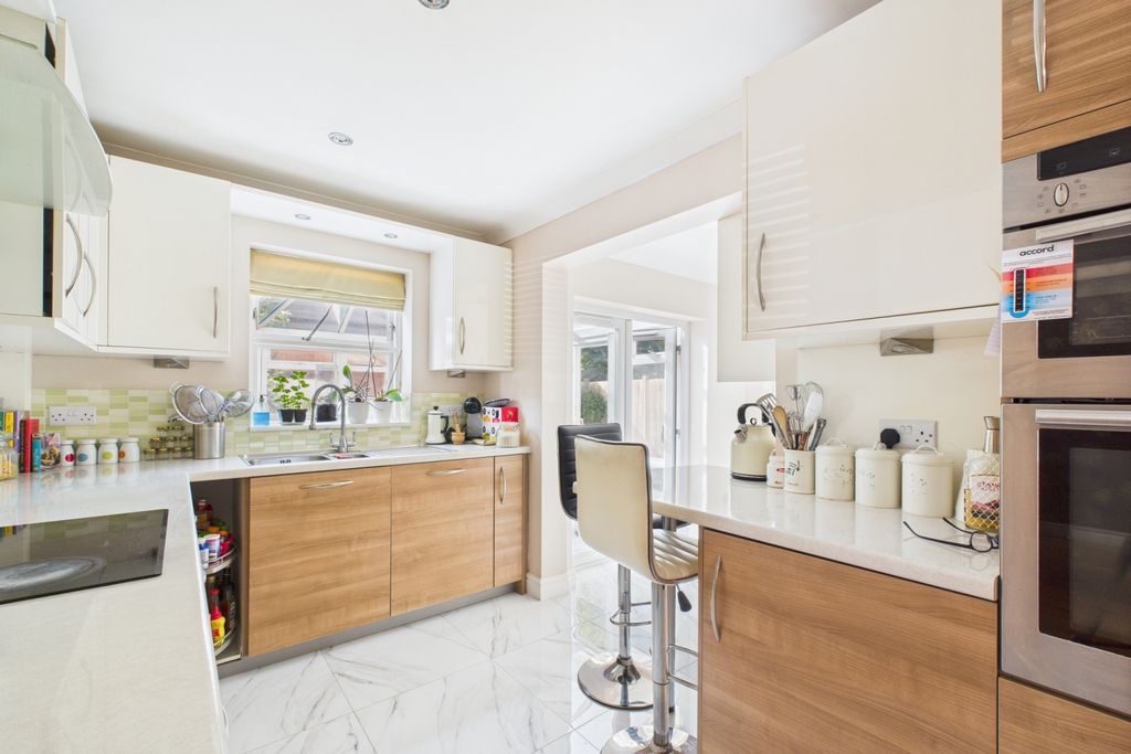 Property photo 3 of 14 Kitchen