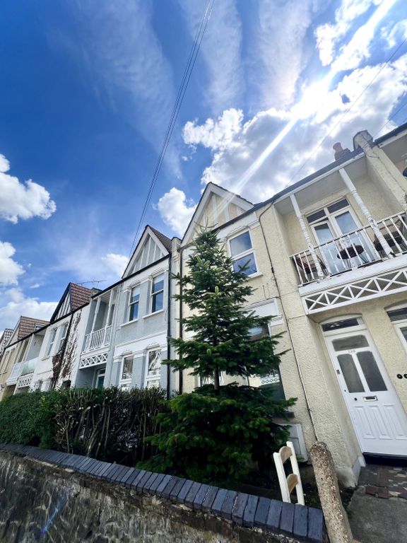 Property photo 1 of 15 An Extremely Spacious Ground Floor, Two Bedroom Flat In The Heart Of N22.