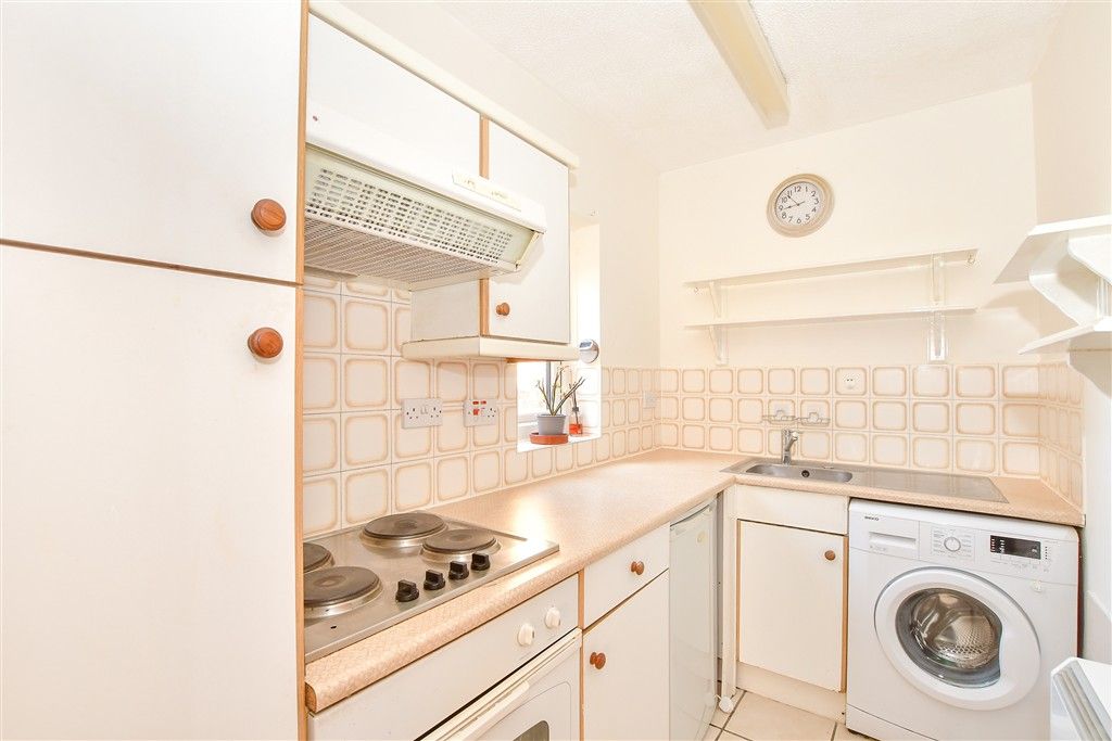 Property photo 3 of 7 Kitchen