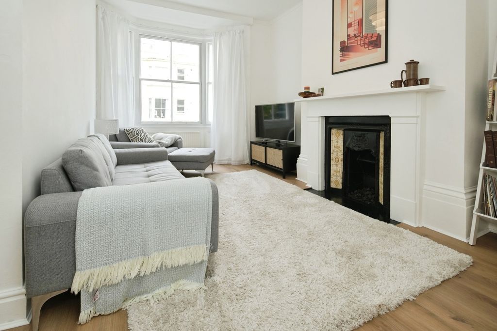 Property photo 2 of 16 Pbox-Img.Jpg