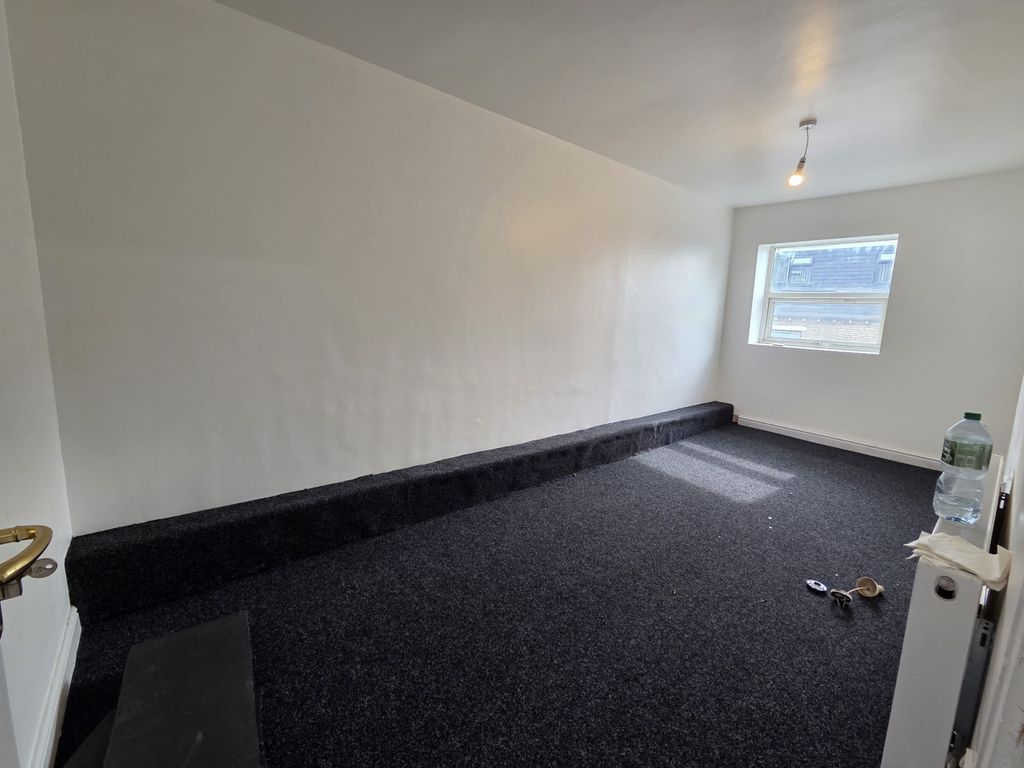 Property photo 1 of 4 234A Whetley Lane, Manningham, Bd8 9Dj