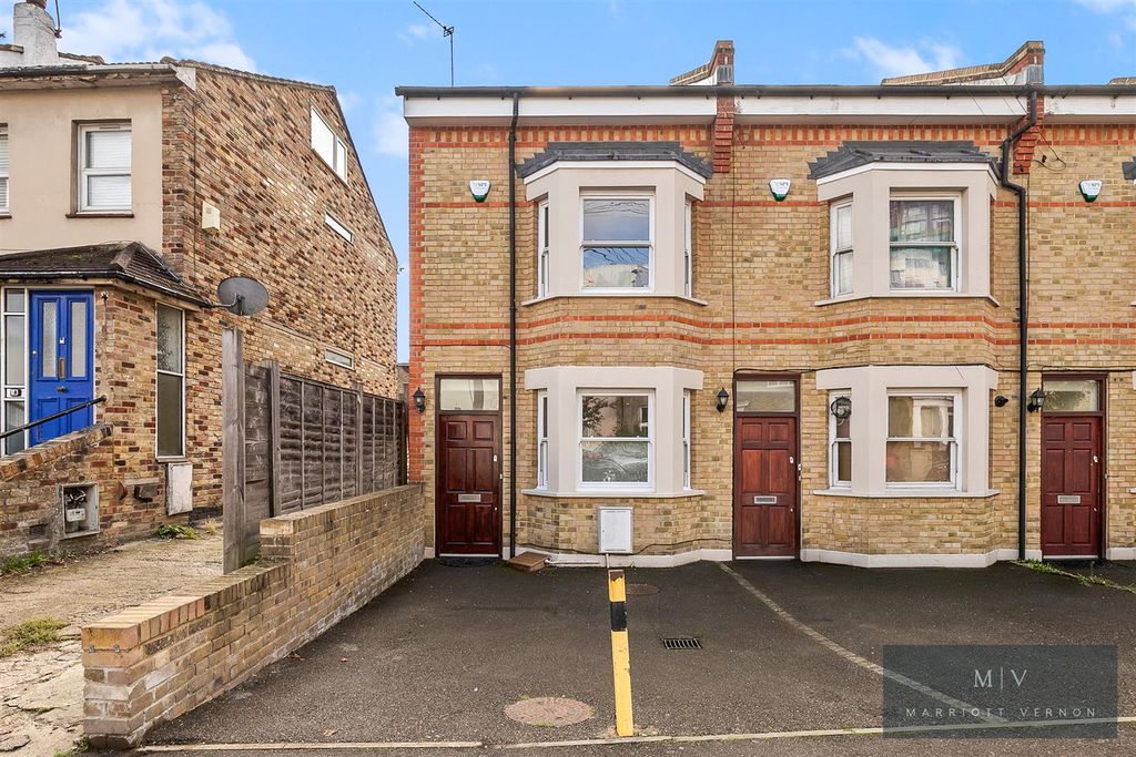 Property photo 1 of 18 Oval Road 90 MV-16.Jpg