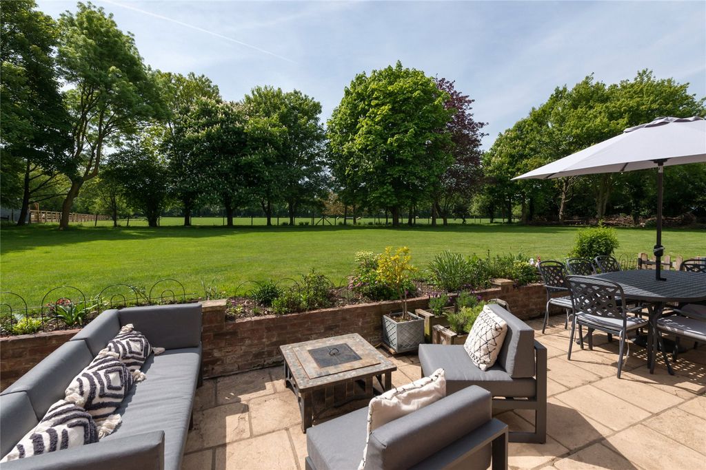 Property photo 2 of 23 Terrace And Garden