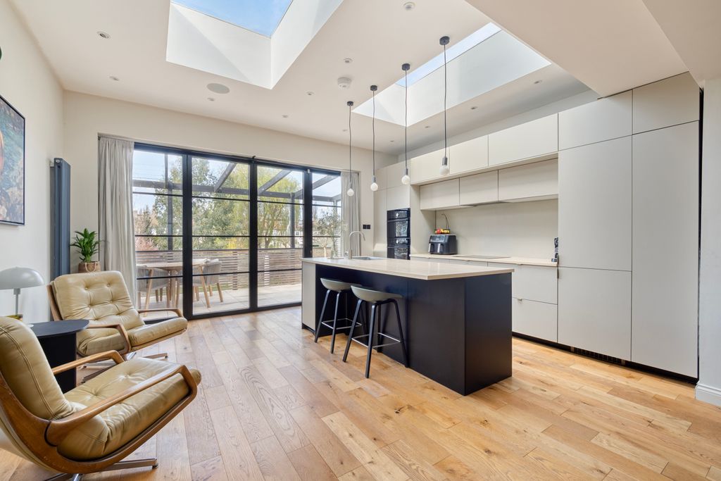 Property photo 2 of 19 Picture No. 48