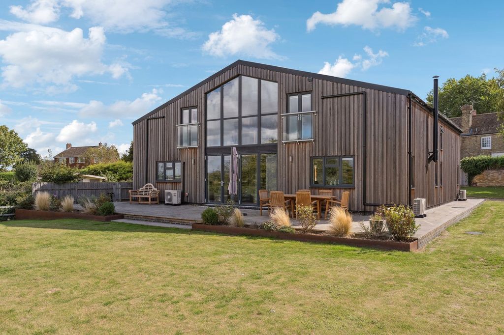 Property photo 1 of 30