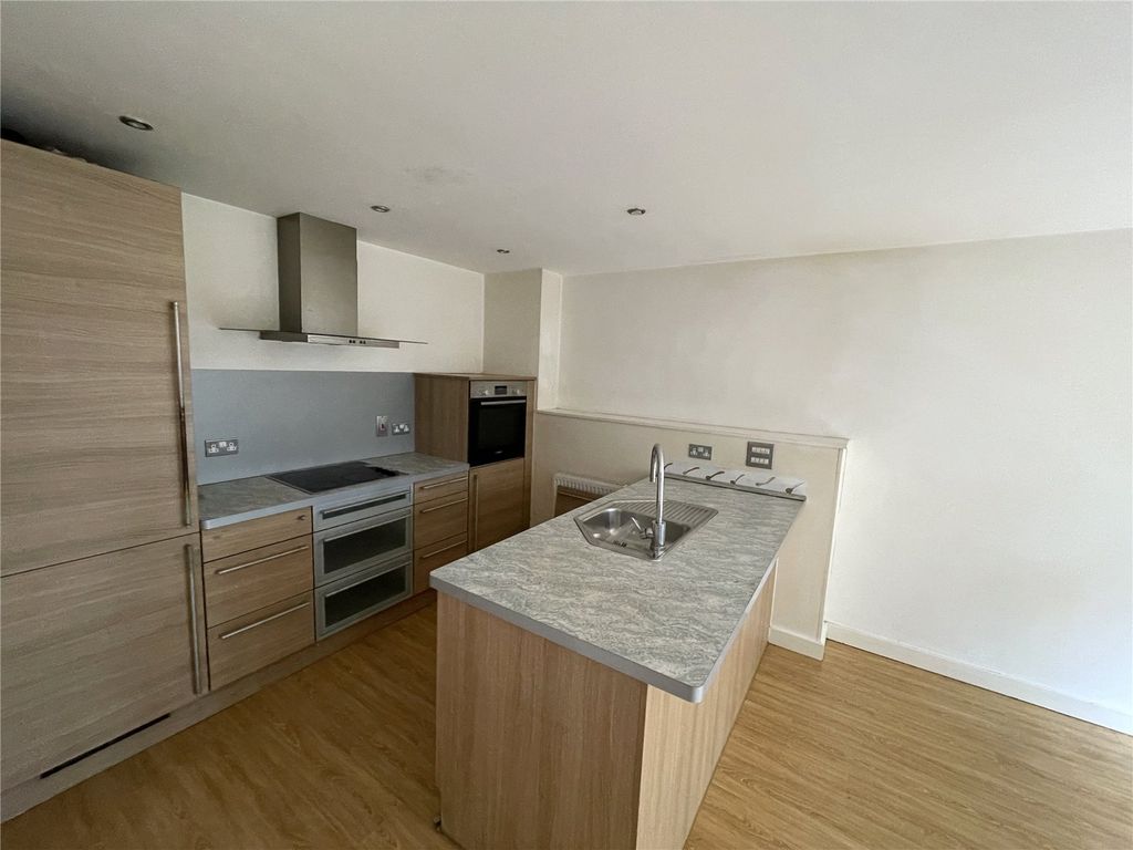 Property photo 3 of 8 Kitchen
