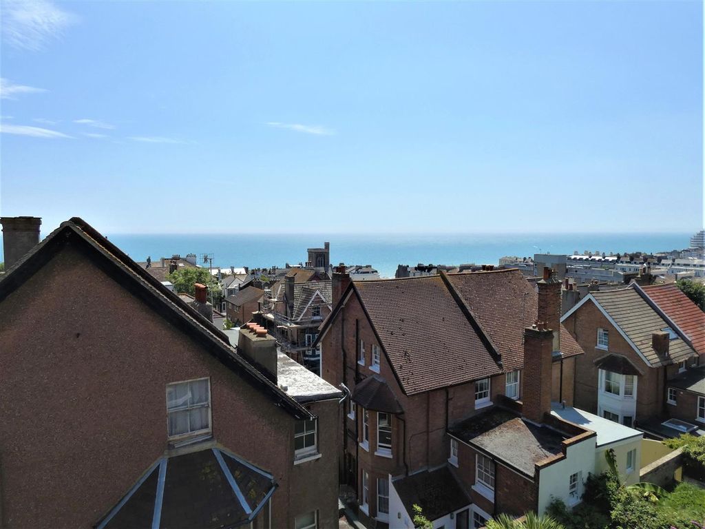 Property photo 2 of 11 Sea Views