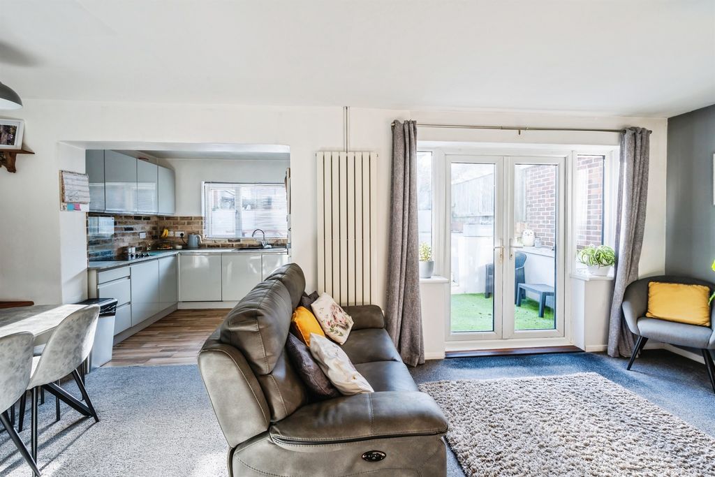 Property photo 3 of 16