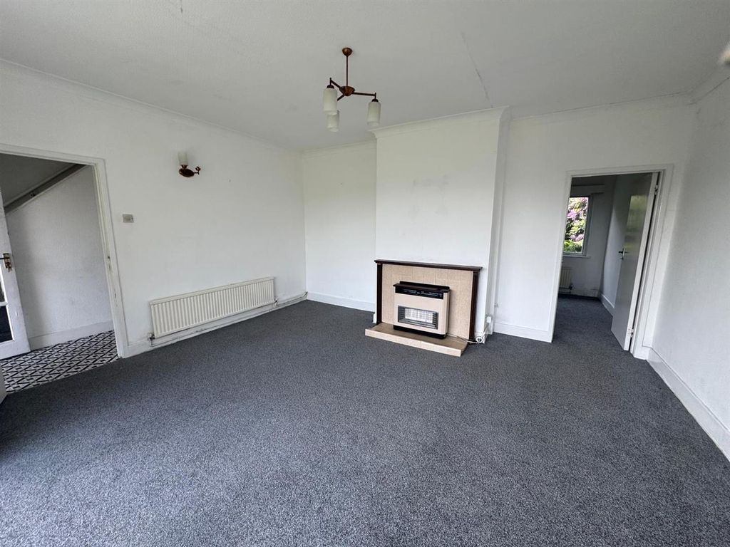 Property photo 2 of 11 Living Room