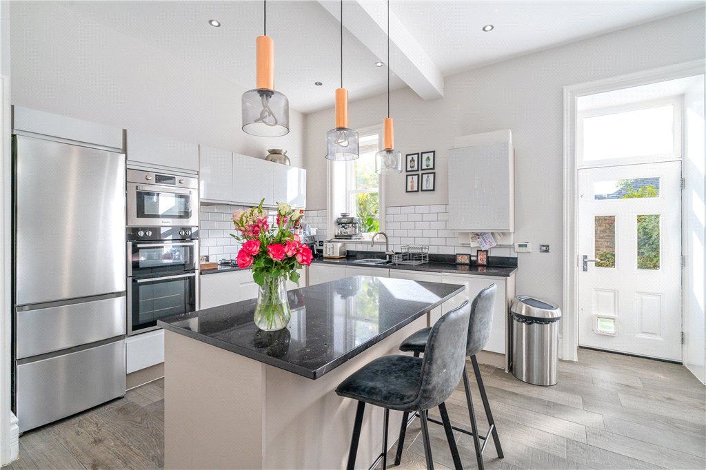 Property photo 3 of 21 Stunning Kitchen