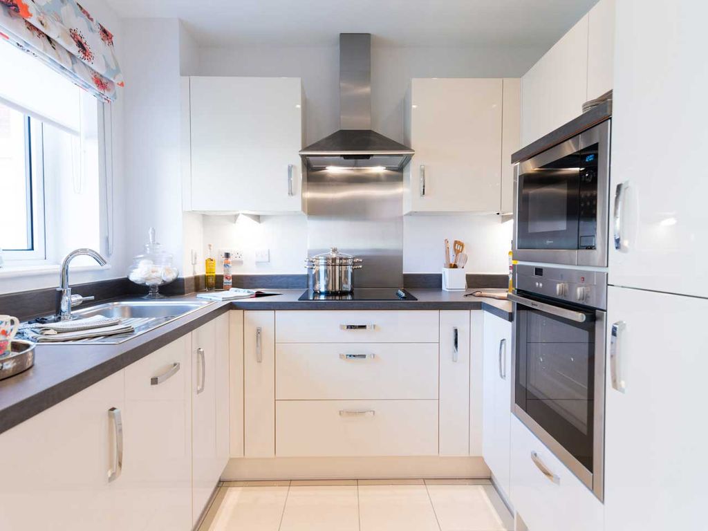 Property photo 3 of 10 Typical Kitchen
